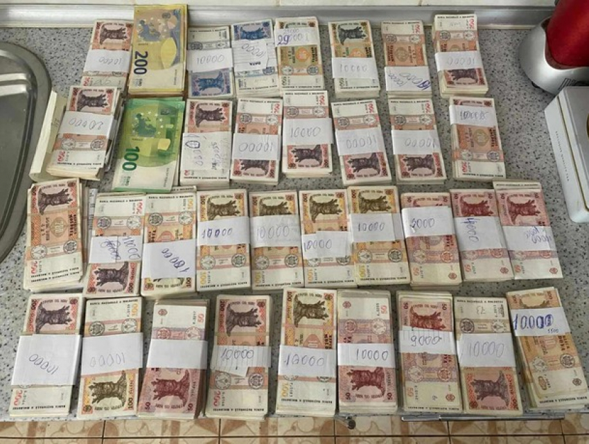 В Кэлэраше раскрыта масштабная коррупционная схема при выдаче водительских удостоверений