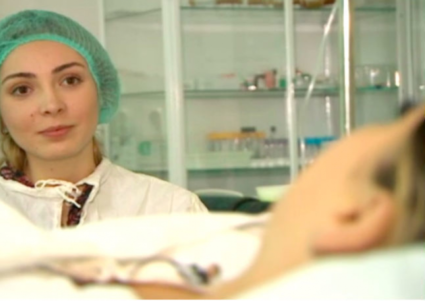 Двойное чудо: молодая румынка победила рак шейки матки и родила здоровую девочку 