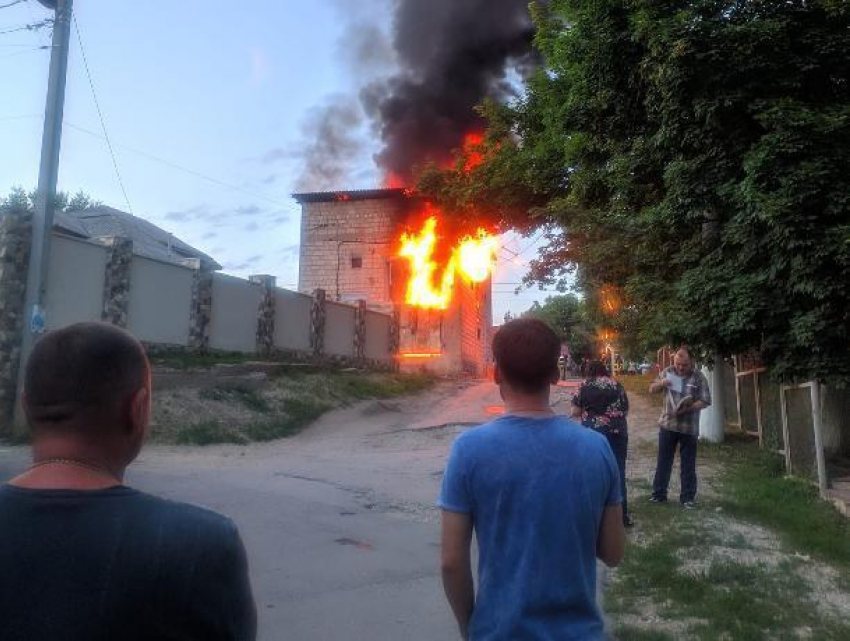 В столичном секторе Чеканы произошел серьезный пожар: сгорела электрическая подстанция