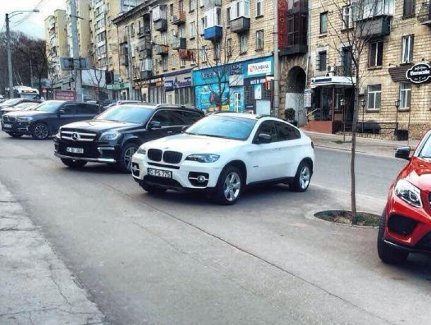 На Пасху на многих улицах Кишинева будет запрещена парковка