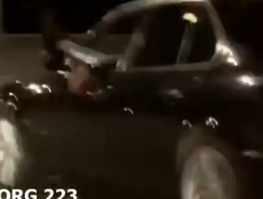 С ногой из окна и через двойную сплошную - так ездят мажоры в Кишиневе