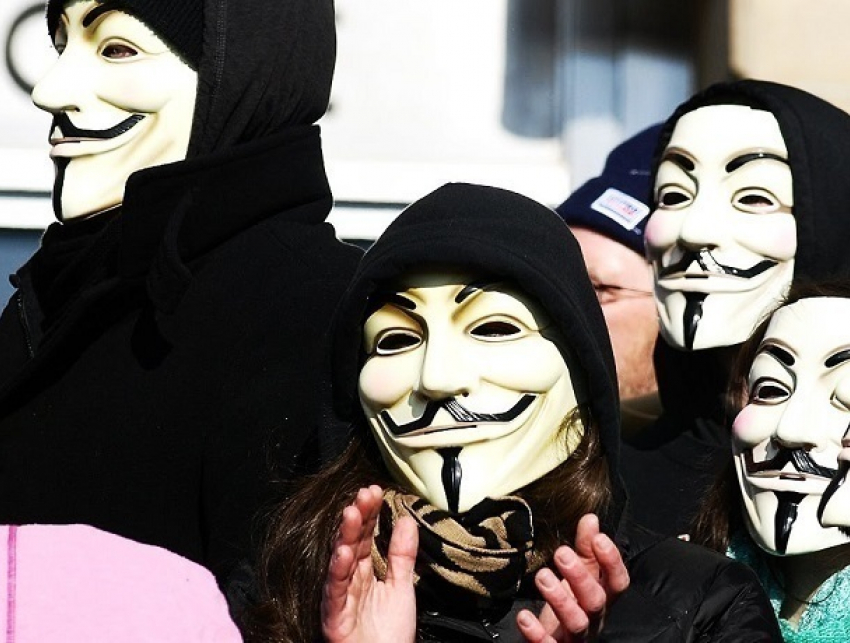 Серию разбойных нападений на дома жителей Молдовы совершили бандиты в масках Anonymous