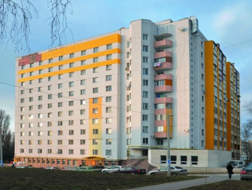 Два десятка студентов из закрытого на карантин общежития Политеха были доставлены в больницу с повышенной температурой