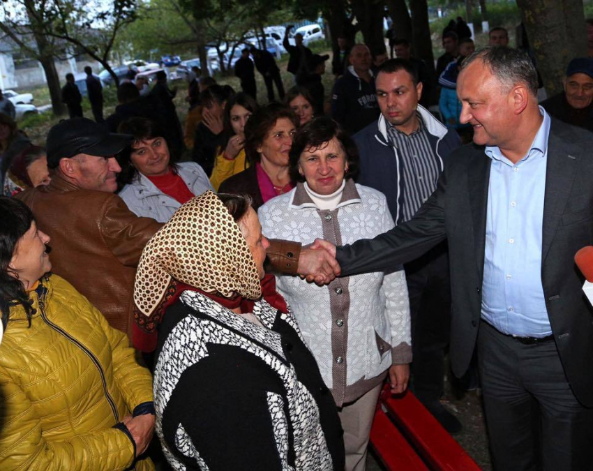 Игорь Додон поздравил с Храмовыми праздниками жителей ряда сел 