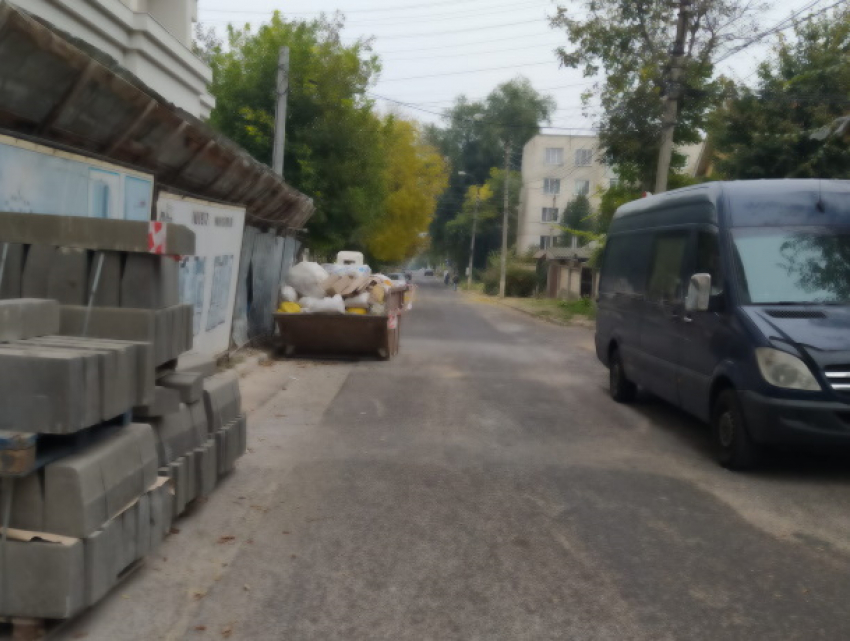 Строительная компания, помимо всех проблем, еще и свалку устроила в жилом квартале Кишинева
