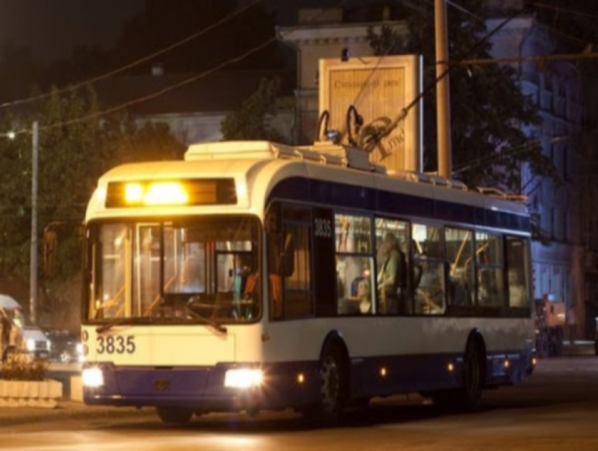 Транспорт кишинева. Ночной общественный транспорт. Транспорт Кишинев. Кишиневский троллейбус. Троллейбусы какие были.