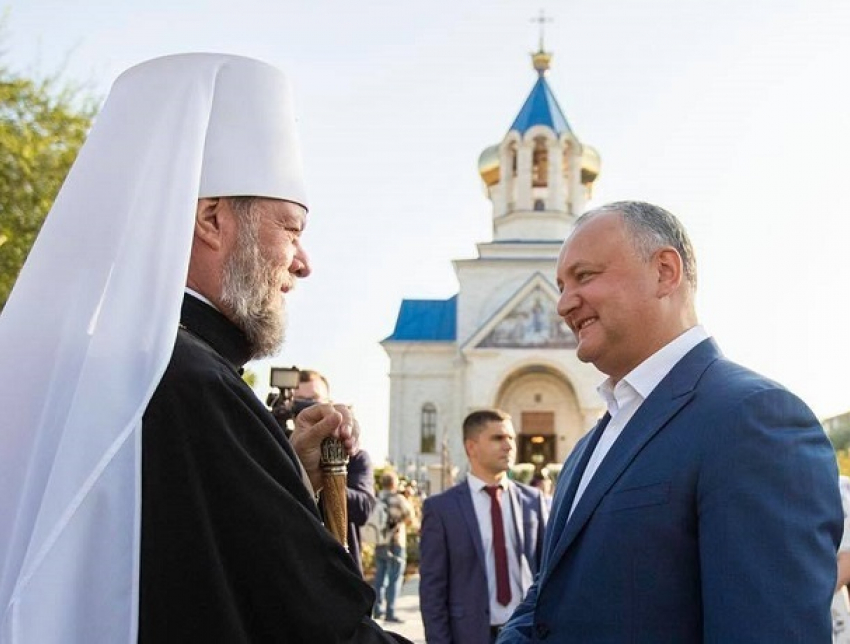 Президент Молдовы попал в аварию по возвращении с богослужения в связи с юбилеем епархии