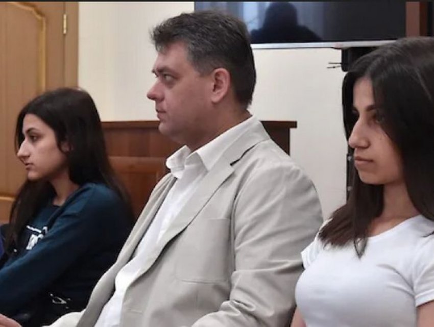 Убийство по сговору или необходимая самооборона: новый поворот в деле сестер Хачатурян 