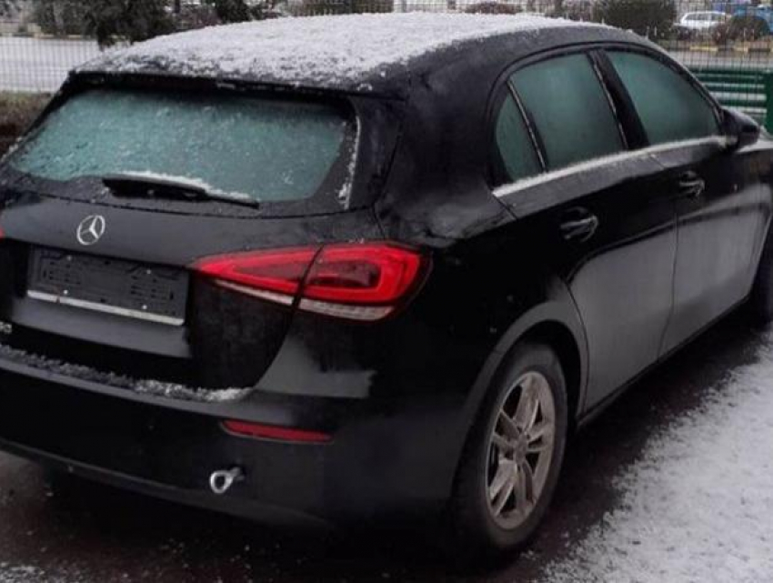 У 30-летнего жителя Молдовы конфисковали новенький Mercedes на румынской границе