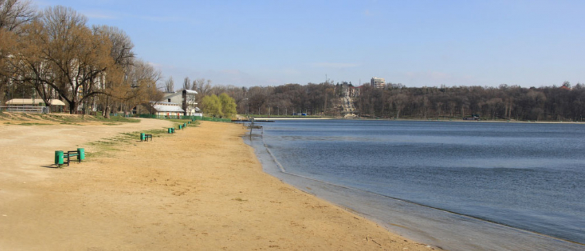 Купаться в кишиневских озерах и загорать на пляжах столицы запрещено 