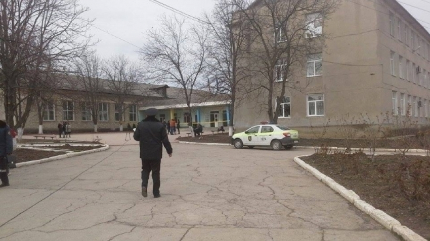 Яловенский лицей, в котором 35 учеников отравились слезоточивым газом, закрыт на 2 дня