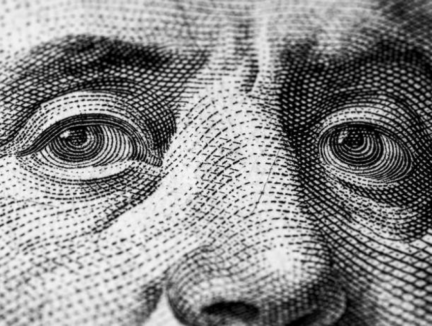 Молдавский лей продолжает обесцениваться: курсы валют на понедельник 