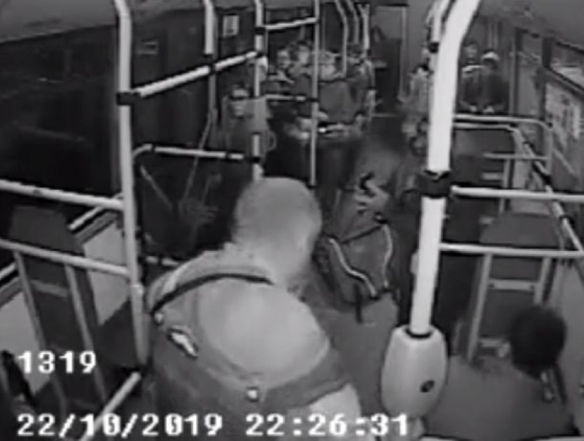 Молдаванин открыл стрельбу по кондуктору автобуса в Петербурге: возбуждено уголовное дело... о хулиганстве