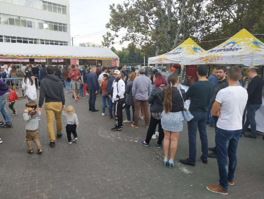 В Кишиневе прошел фестиваль морепродуктов с космическими ценами