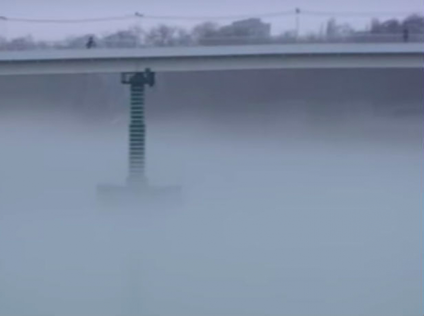 Необычное явление сняли на видео: Днестр мистически утонул в «сказочном» тумане