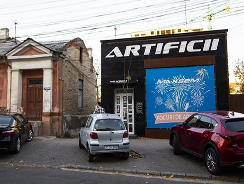 Беспредел в Кишиневе: старинное здание задрапировали