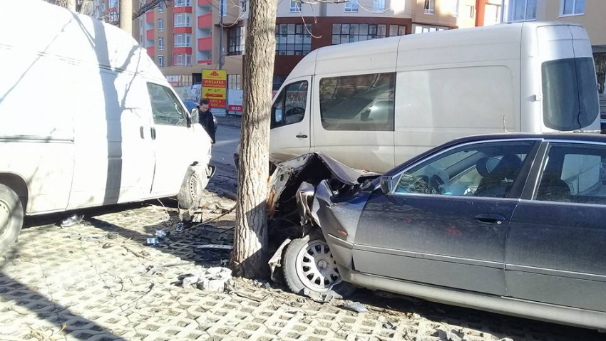 В серьезной аварии с участием BMW пострадали три автомобиля