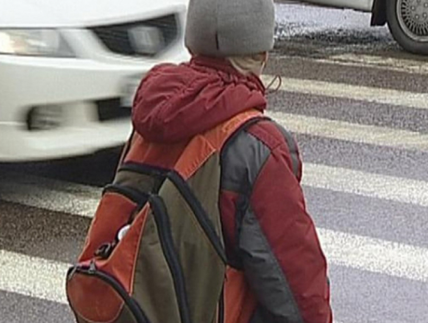 8-летний ребенок торопился в школу и попал под колеса авто на зебре в Кишиневе 