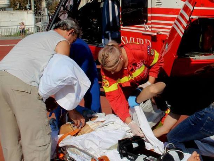 Рухнувший с высоты четырех метров мужчина из Сынжерейского района оказался в крайне тяжелом состоянии