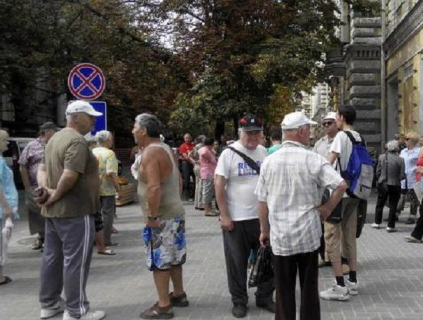 Разгневанные пенсионеры провели протест у примэрии Кишинева из-за закрытия блошиного рынка