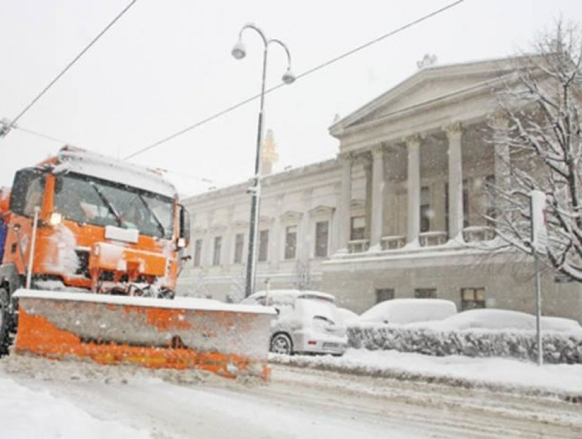 Мунсовет Кишинева принял в дар от австрийцев спецавтомобиль MAN для уборки снега