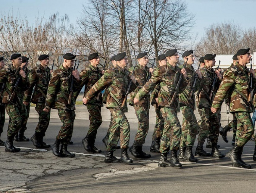 Коррупционеры в погонах и врач за деньги помогали парням избежать службы в армии 