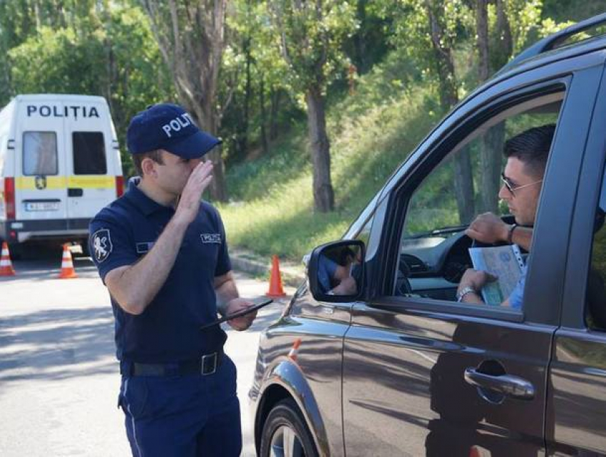 Пьяные водители оказали сопротивление патрульным полицейским Молдовы