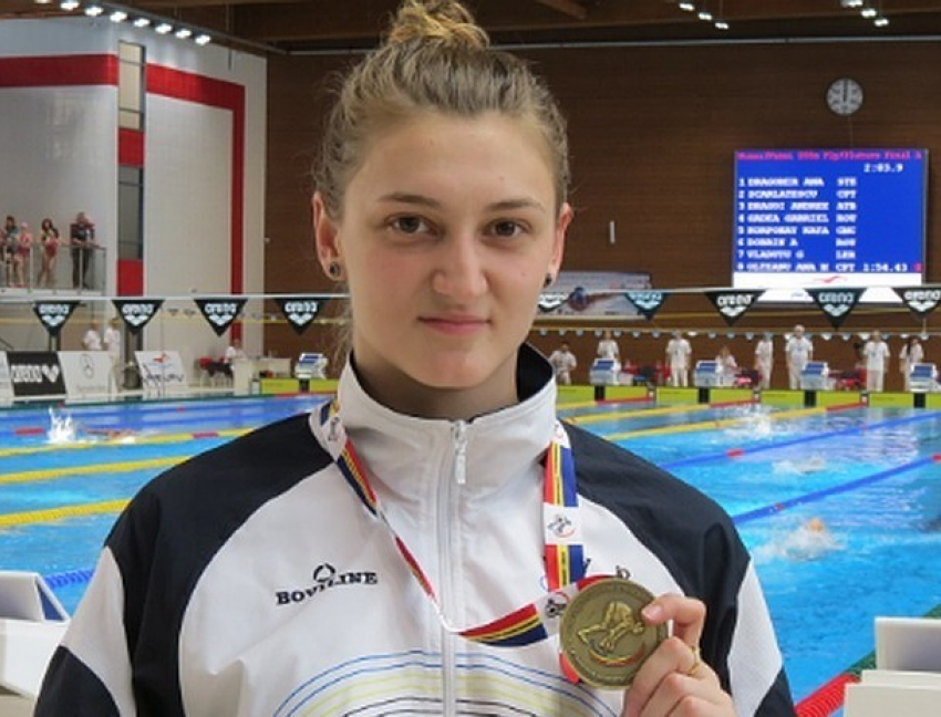 Молодая молдавская пловчиха удивила судей из Санкт-Петербурга рекордом Молдовы