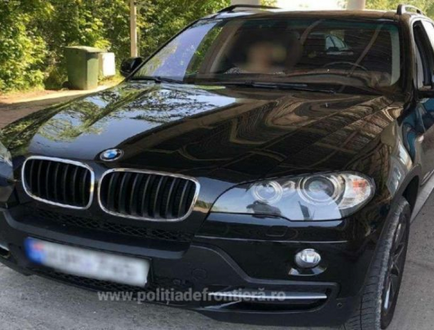 Молдаванин попытался ввезти в страну числившийся в угоне в Бельгии роскошный BMW X5, но был задержан