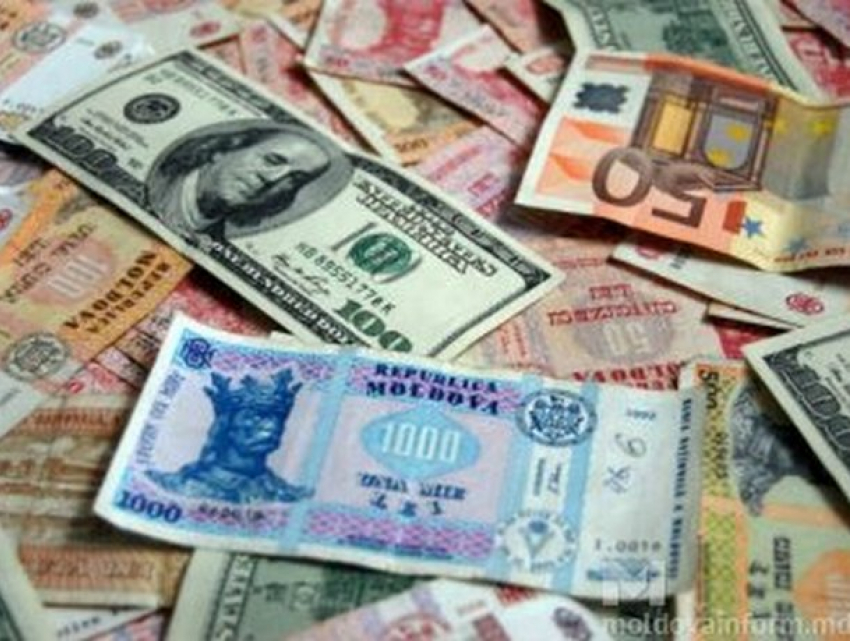Доллар и евро еще подорожали: курсы валют на среду