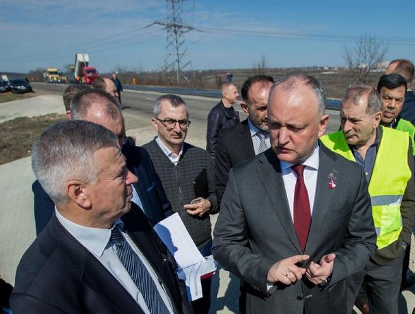 Президент Молдовы проинспектировал строительство объездной дороги вокруг Кишинева