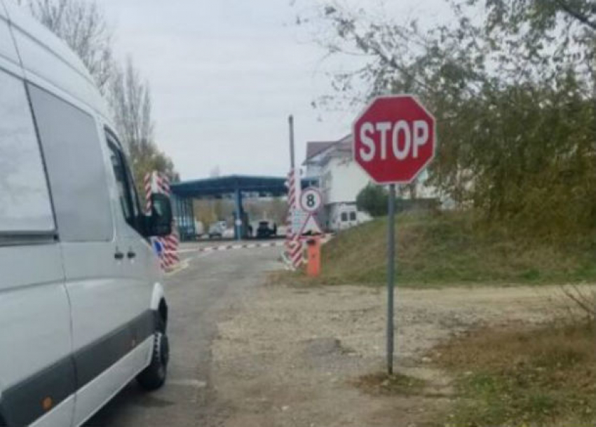 Адские очереди на границе с Румынией вынудили пассажиров мучиться в автобусе Кишинев - Рим