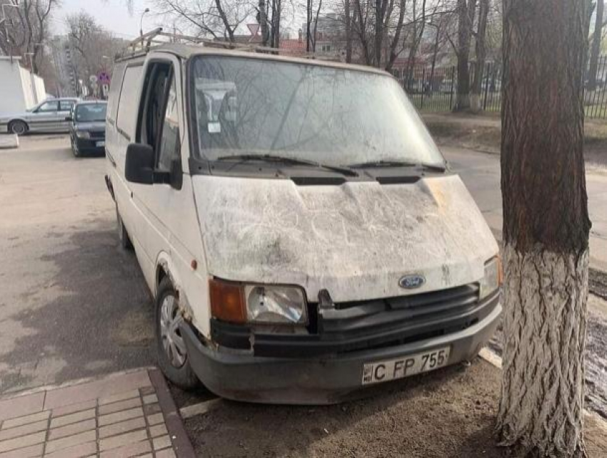Брошенные в Кишиневе автомобили будут эвакуировать