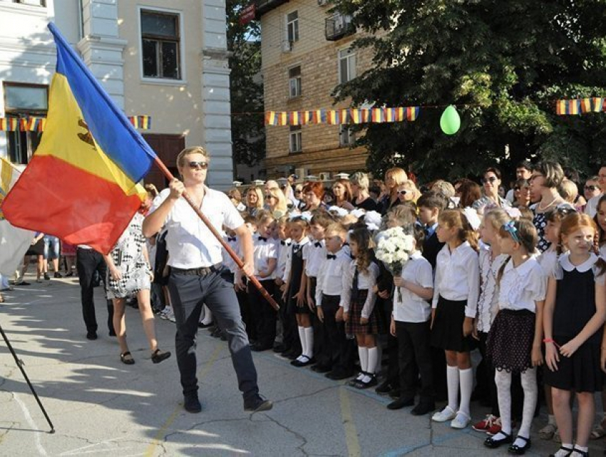 Активисты предложили запретить священникам проводить обряды 1 сентября в школах