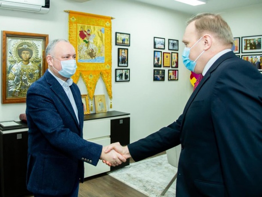 Додон провел рабочую встречу с послом Украины