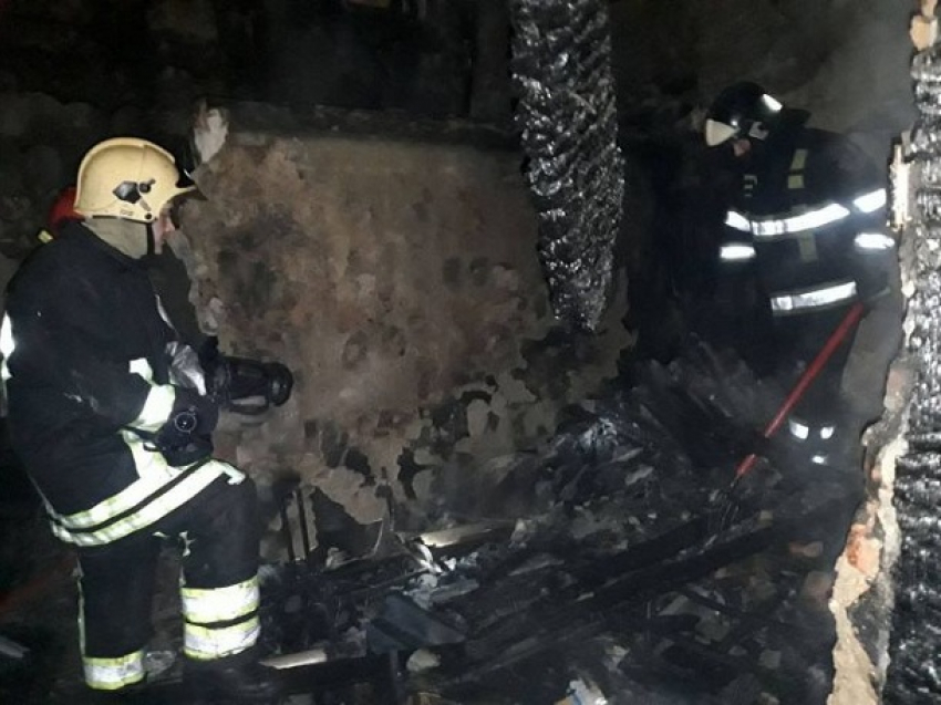 На Буюканах мужчина спалил свое жилище из-за самодельного обогревательного аппарата