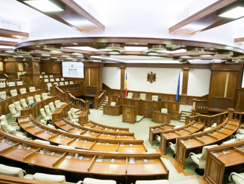 Теперь ваш сын может пойти в школу в юбке: правящая партия готовит голосование по скандальной Стамбульской конвенции