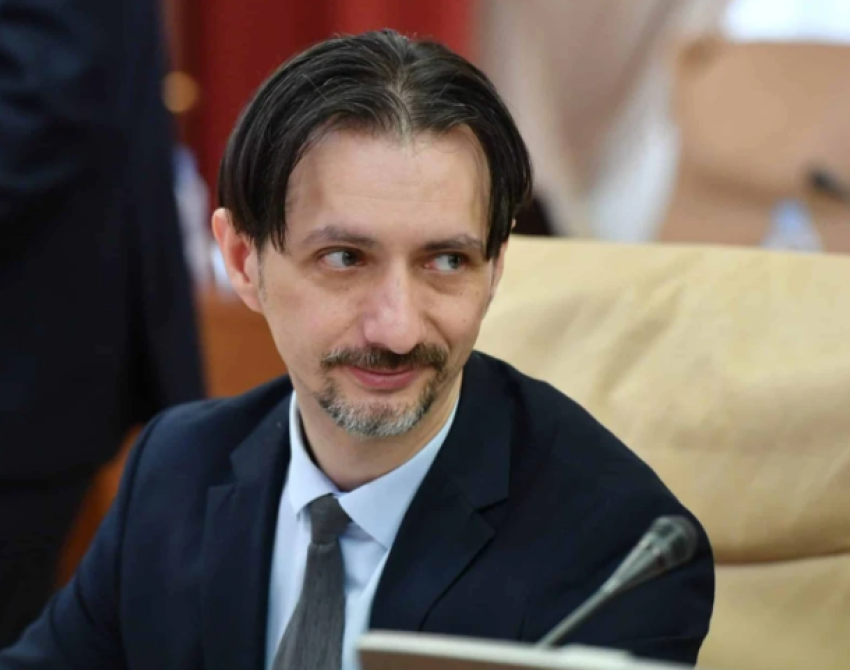 Экс-министр экономического развития Гайбу получал почти 130 тысяч леев в месяц и ездил в зарубежные командировки за 330 тысяч