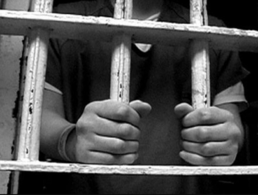 Нелюдь приговорен к 11 годам лишения свободы за то, что три года насиловал свою 11-летнюю сестру