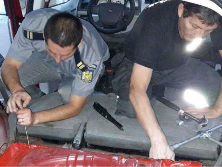 Хитро спрятанную в автомобиле из Молдовы контрабанду обнаружили румыны