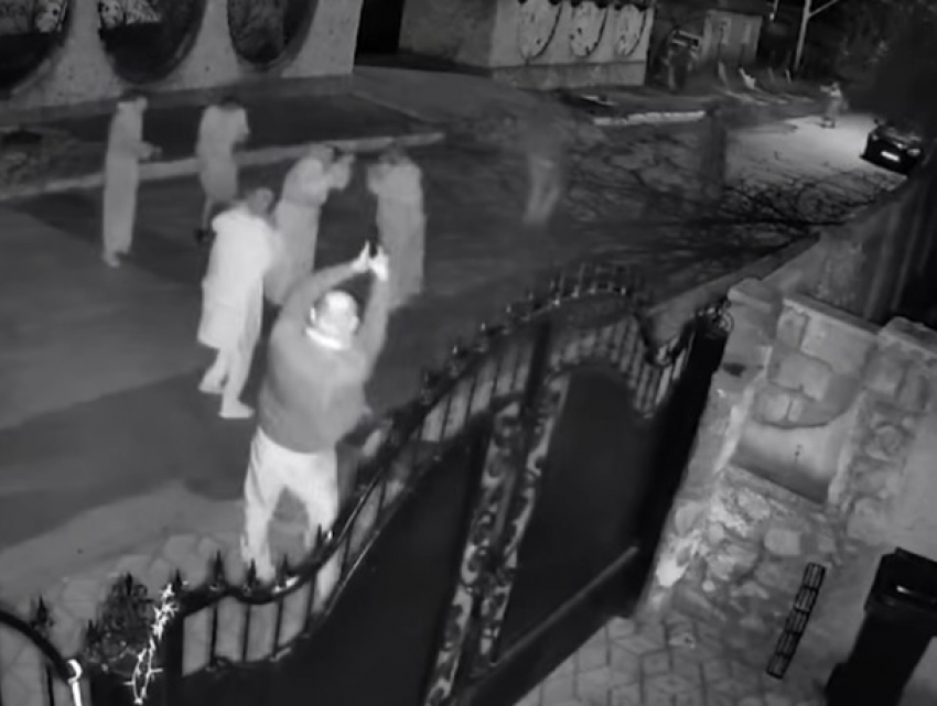 Конфликт между соседями в Единцах перерос в насилие, применение слезоточивого газа и стрельбу