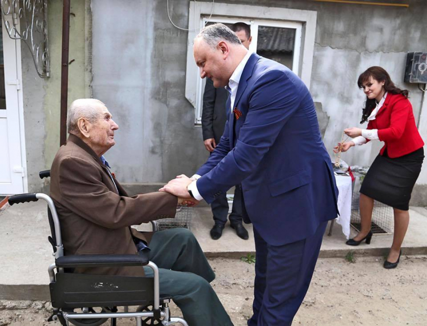 Президент вручил высшую награду страны 100-летнему ветерану ВОВ  