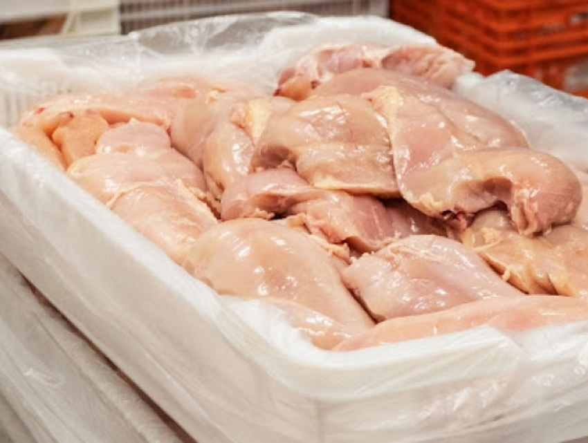 Опасную сальмонеллу обнаружили в импортированном из Польши мясе птицы