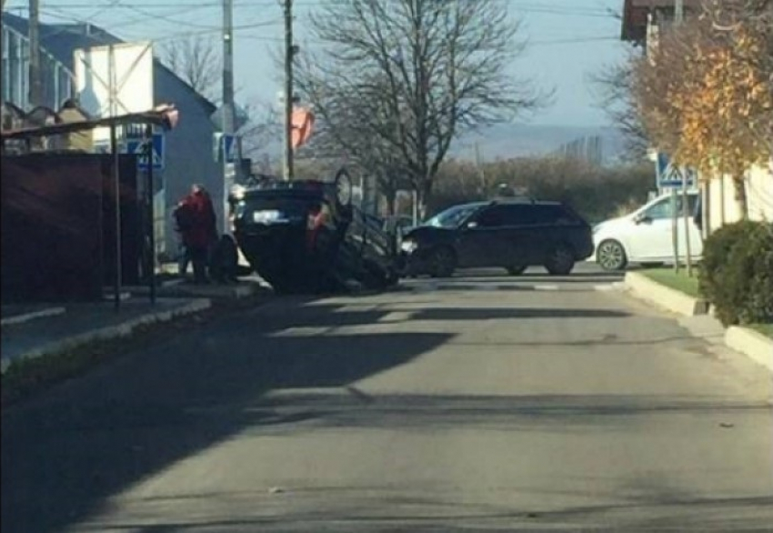 В Ставченах в результате ДТП перевернулся автомобиль