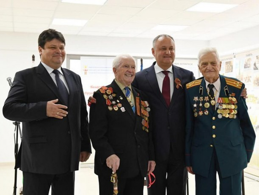 Президент Молдовы принял участие в открытии фотовыставки, посвященной 75-летию освобождения от фашизма