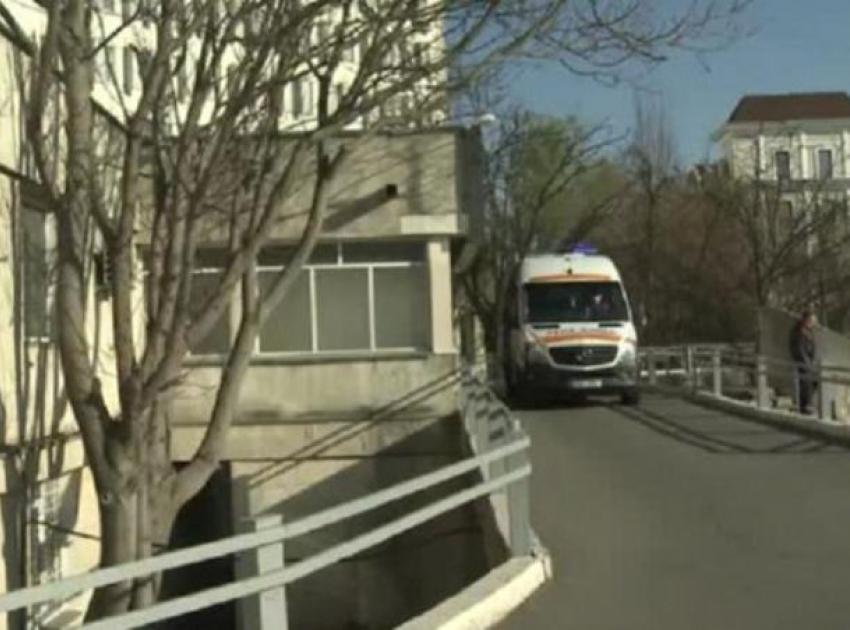 Пациент грозил пристрелить из пистолета врачей скорой помощи