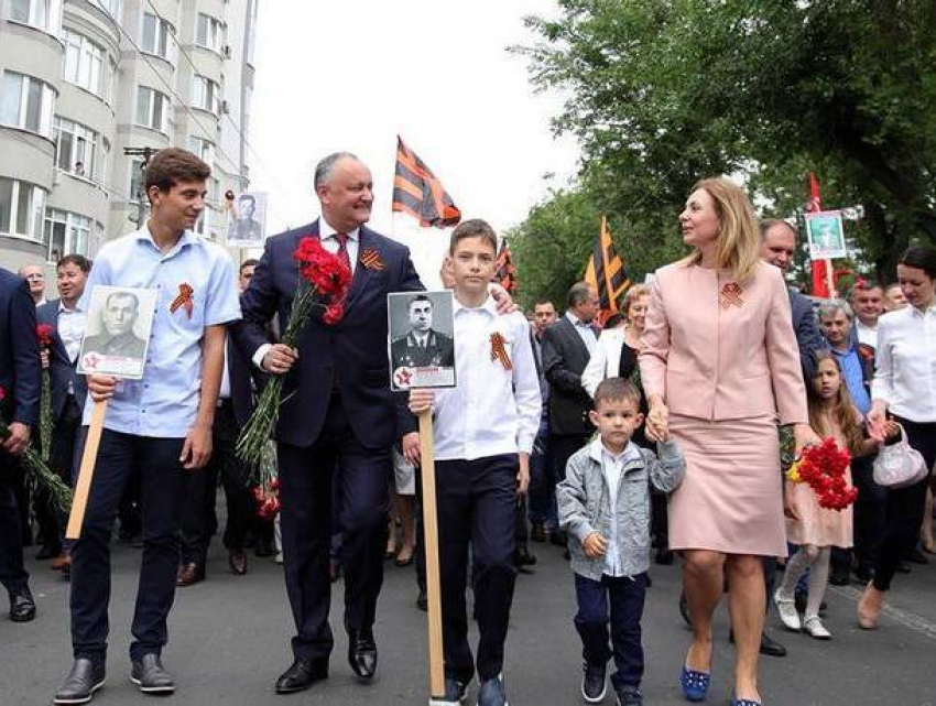 Этот праздник у нас никто и никогда не отнимет: Додон заявил о рекордных 100 тысячах на «Бессмертном полку"