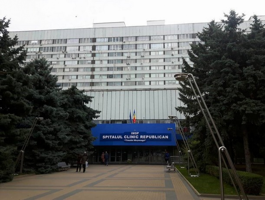 Пациентка с ковидом выбросилась из окна пятого этажа больницы в Кишиневе  