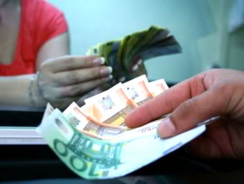 Рост двух валют и падение доллара пообещал Нацбанк в понедельник