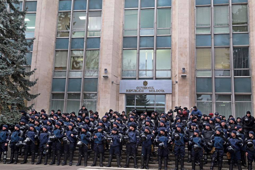 Протест у здания Правительства РМ глазами фотографа